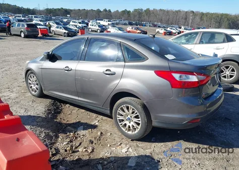 2012 Ford Focus Se z USA, uszkodzony, nr VIN 1FAHP3F27CL430612